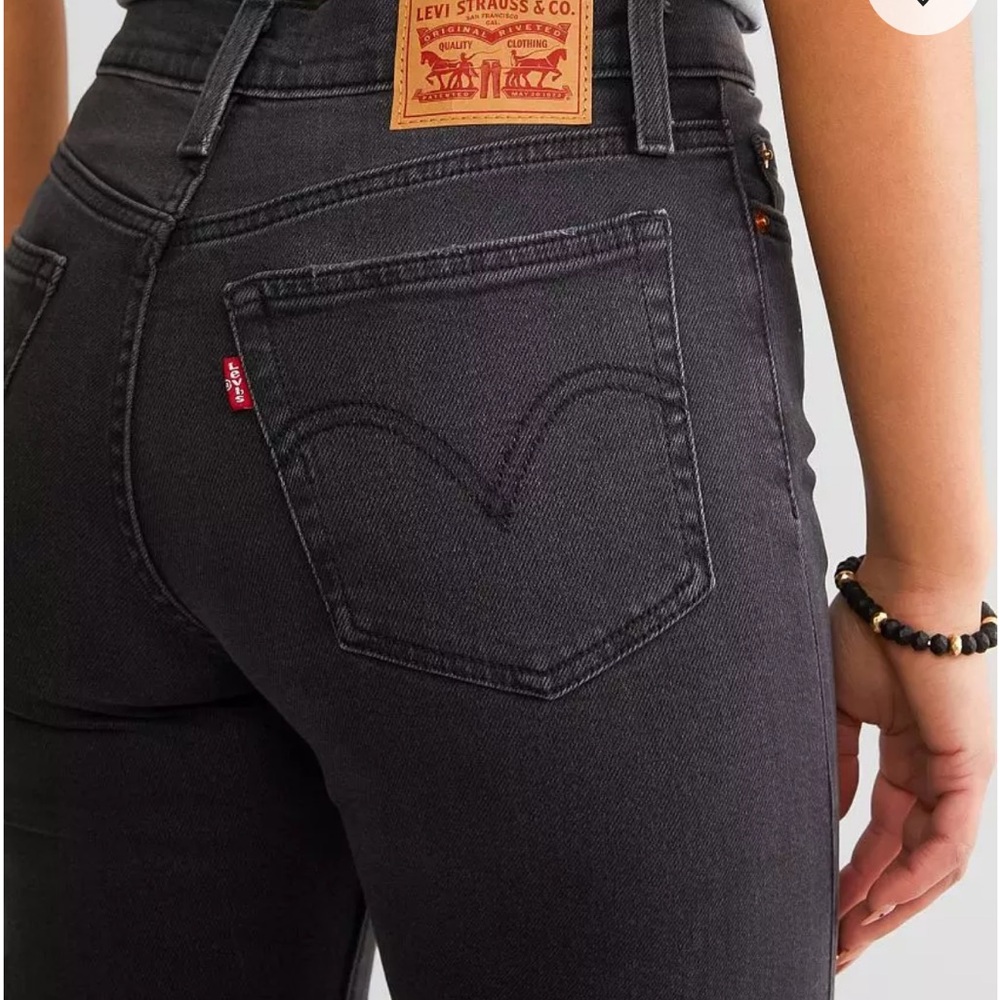 Levi’s Wedgie Straight Stretch Jeans NWT Black High Rise W28 L28 Size 6 Short - Picture 4 of 11